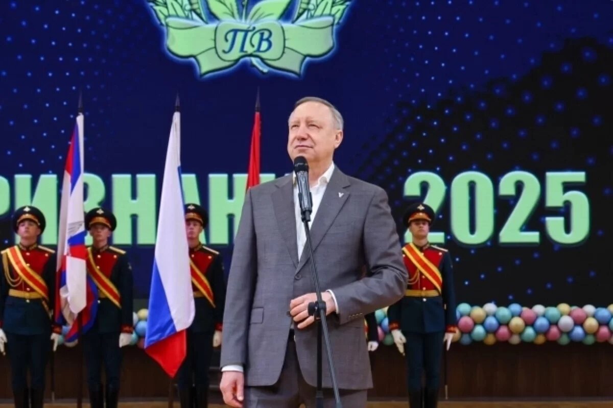    Александр Беглов наградил лучших воспитанниц Пансиона Минобороны