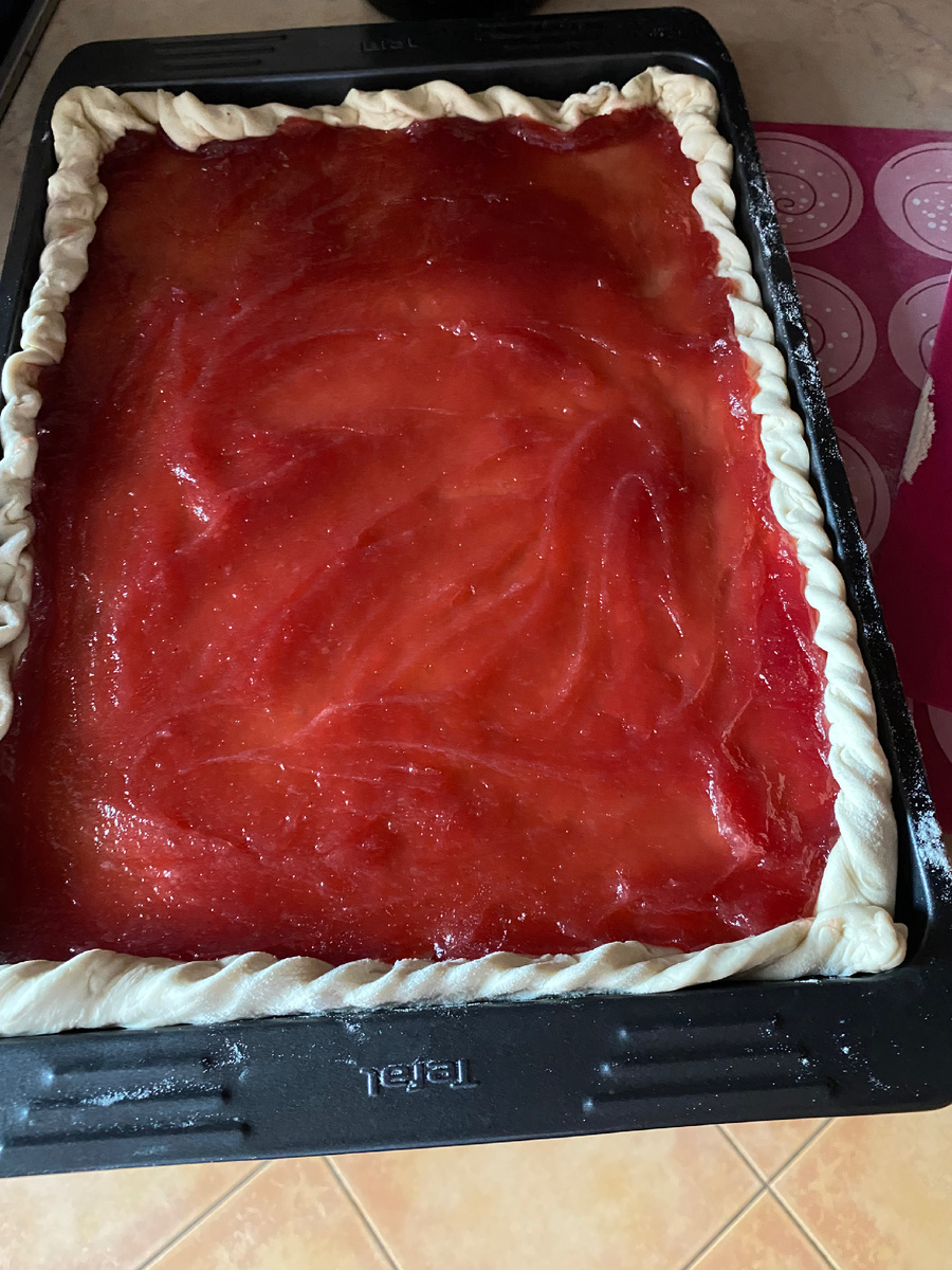 Пирог с клубничным джемом… мммм…