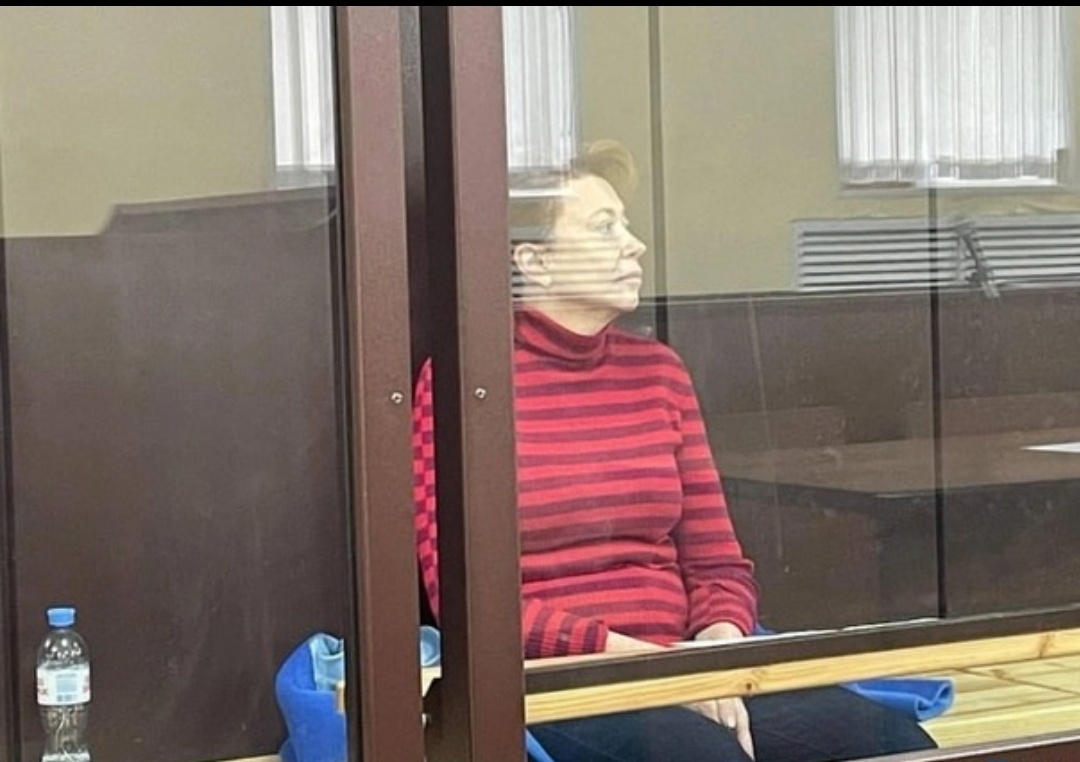 А теперь скамейка подсудимых 