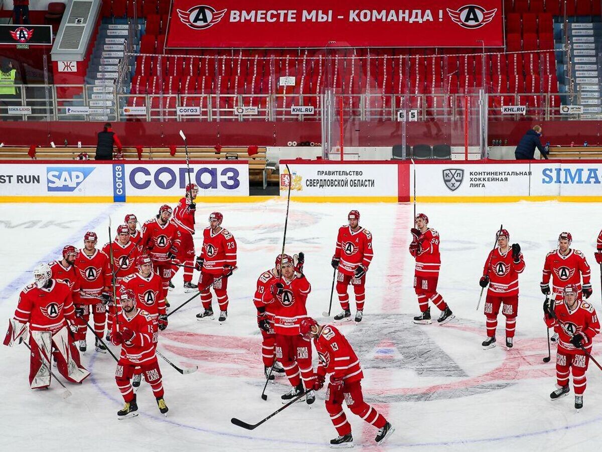    Хоккеисты "Автомобилиста"© Пресс-служба "Автомобилиста"