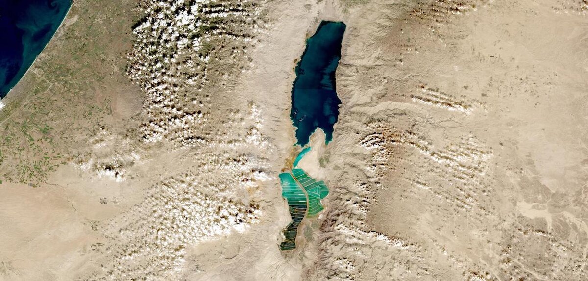 Вид из космоса на Мертвое море. Фото: NASA