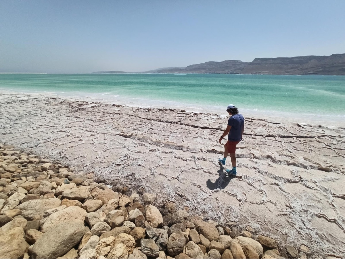 Красиво? Это не море, а испарительный пруд при заводе. Листайте галерею. 