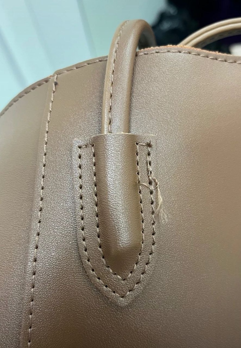 двойные швы, торчащие нитки и слабые ручки 