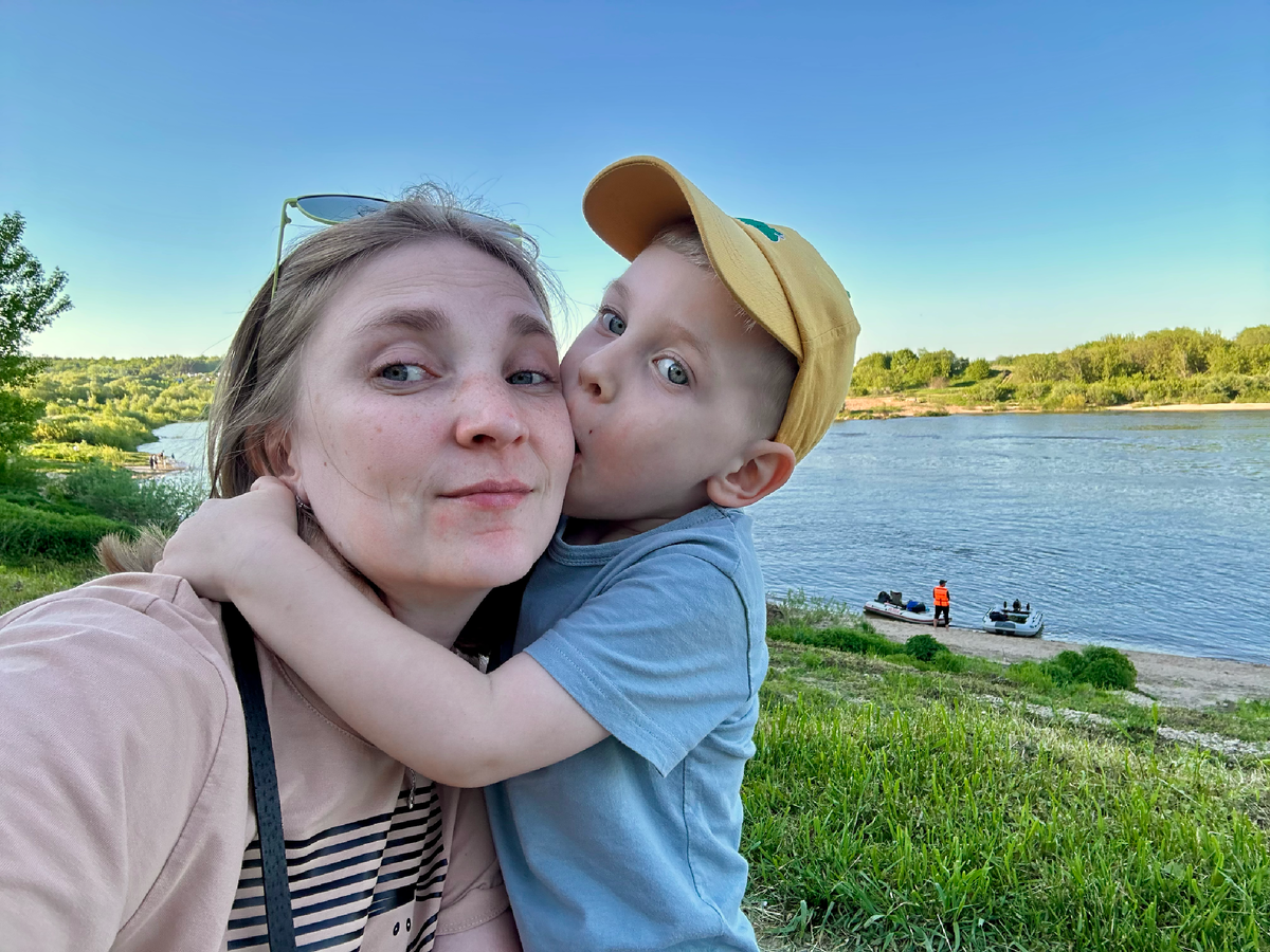 Привет, меня зовут Аня, а это соавтор моего блога — мой сын Тимофей.