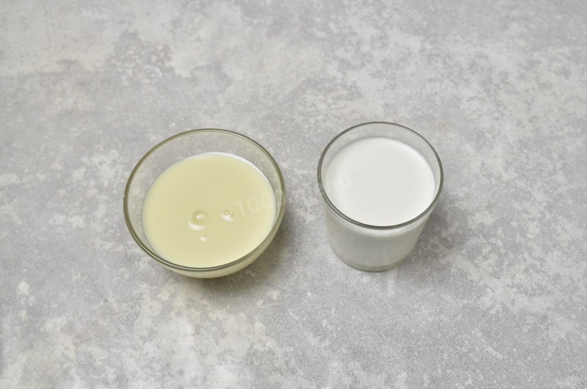 Как сделать домашнее мороженое эскимо на палочке в формочках? Подготовьте продукты. Для самого эскимо понадобится всего два ингредиента — жирные сливки и сгущенное молоко. Чтобы мороженое получилось действительно вкусным и качественным, выбирайте натуральные продукты, без заменителей молочных жиров. Сливки возьмите жирностью минимум 30%, иначе они не взобьются. Хорошо охладите их перед началом приготовления.