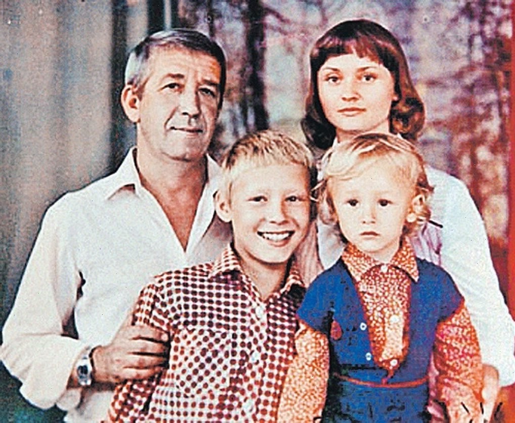 С женой Екатериной и детьми Костей и Богданом