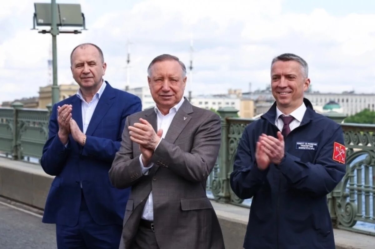    Александр Беглов досрочно открыл движение по Троицкому мосту