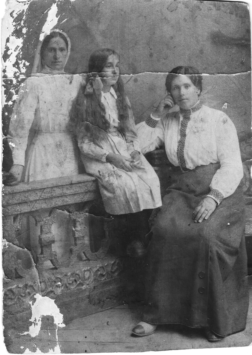 Моя прабабушка Саша со своей мамой Марией (Соломией)