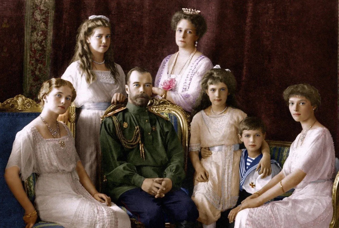 Семья Николая II была расстреляна в Екатеринбурге в ночь с 16 на 17 июля 1918 года. 