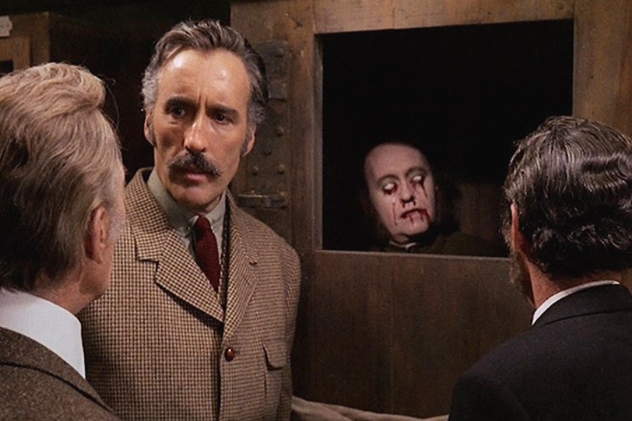 Парень на заднем плане был излишне любопытен...