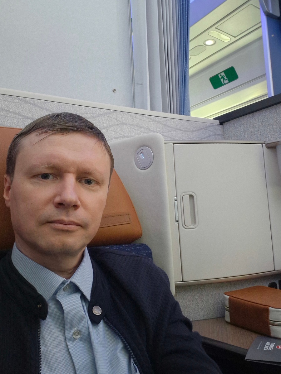 На перелёт трансатлантиком в Америку авиакомпания расщедрилась, и пересадила меня в бизнес-класс