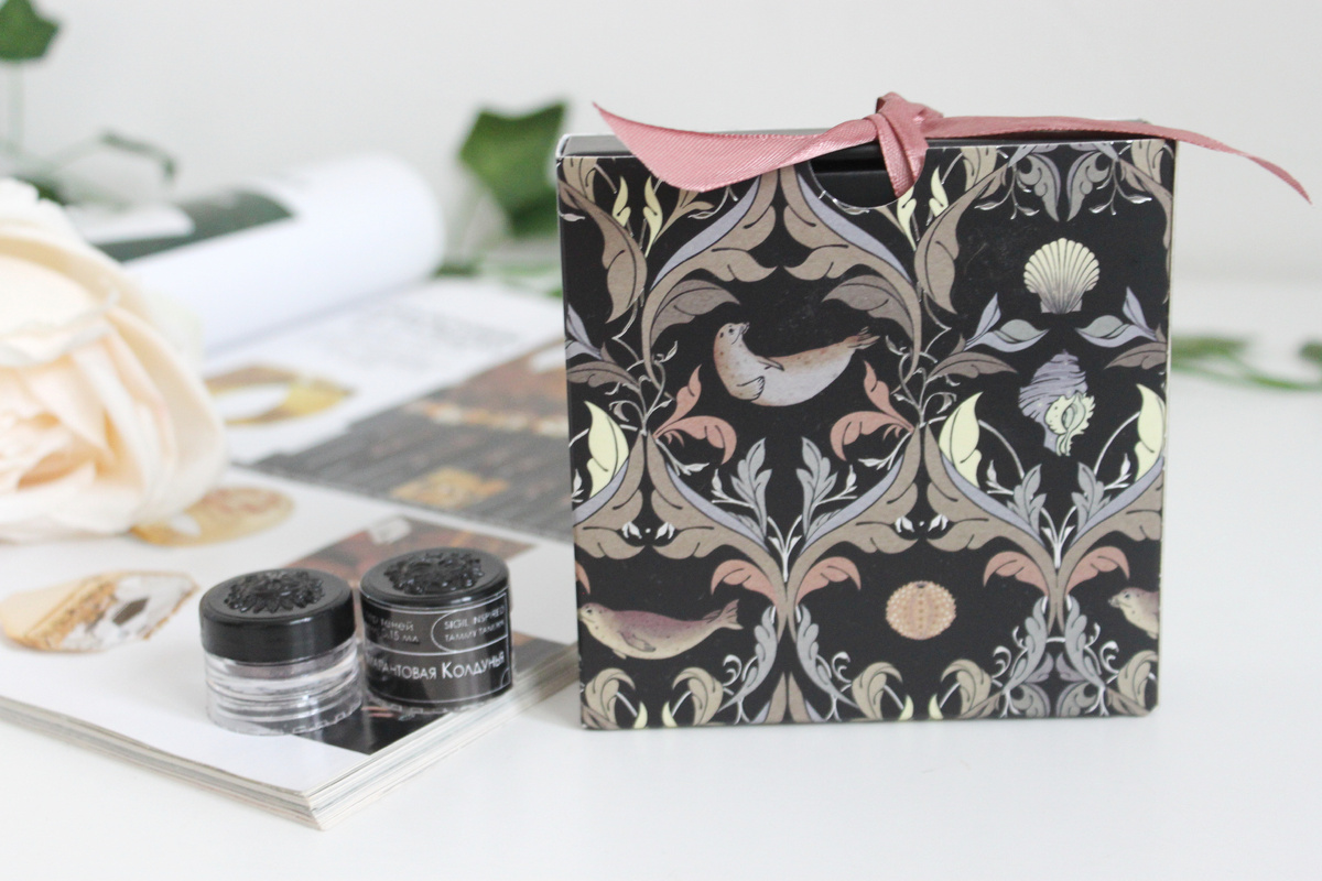 Палетка теней Тамми Танука Бархатный Звездный Тюлень.