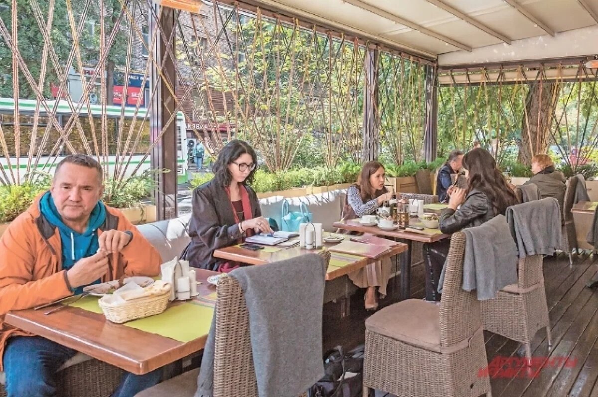    Раннее открытие летних веранд в Новосибирске назвали «успешным»