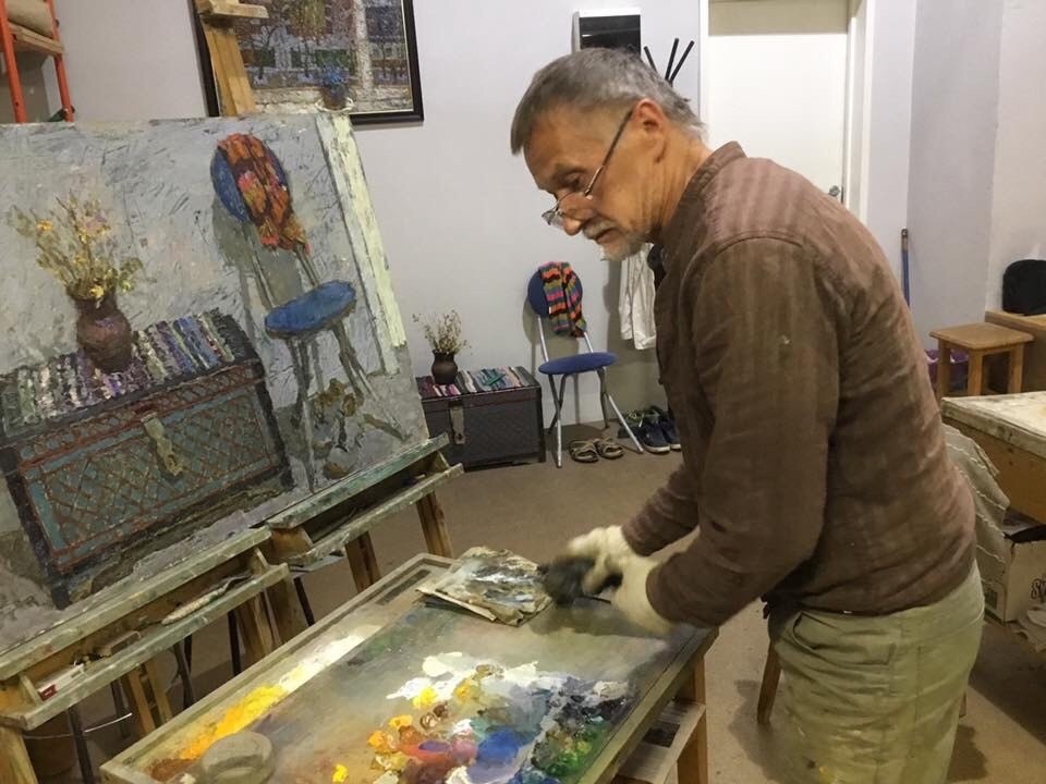 Николай Лукашук "Интерьер с сундуком" 2019 картон, масло 70х100 (в мастерской)