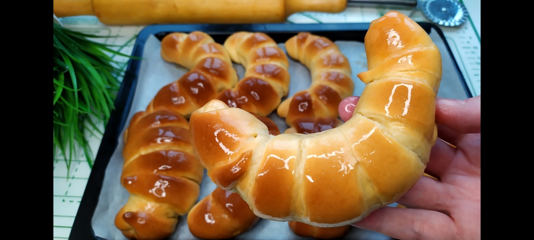 Рецепт хрущёвского теста: рогалики с повидлом в духовке