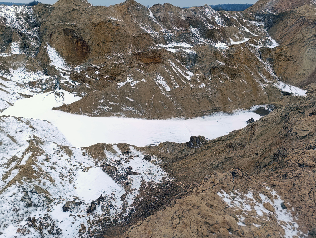 Яма для добычи песка