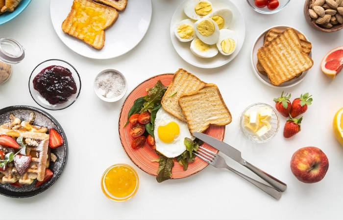 Позвать поесть взрослого - не значит проявить грубость. / Фото: culture.ru