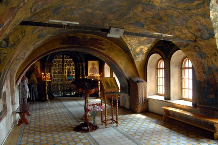 Загадочные перекладины во многих коридорах и залах. /Фото: ya.ru.