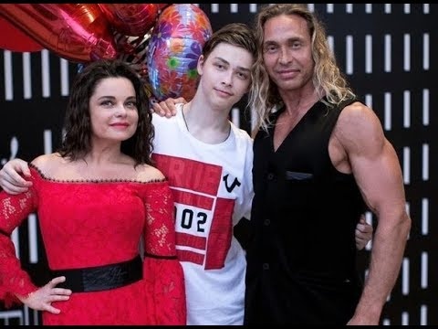    Наташа Королева с мужем и сыном. Фото: ТВЦ