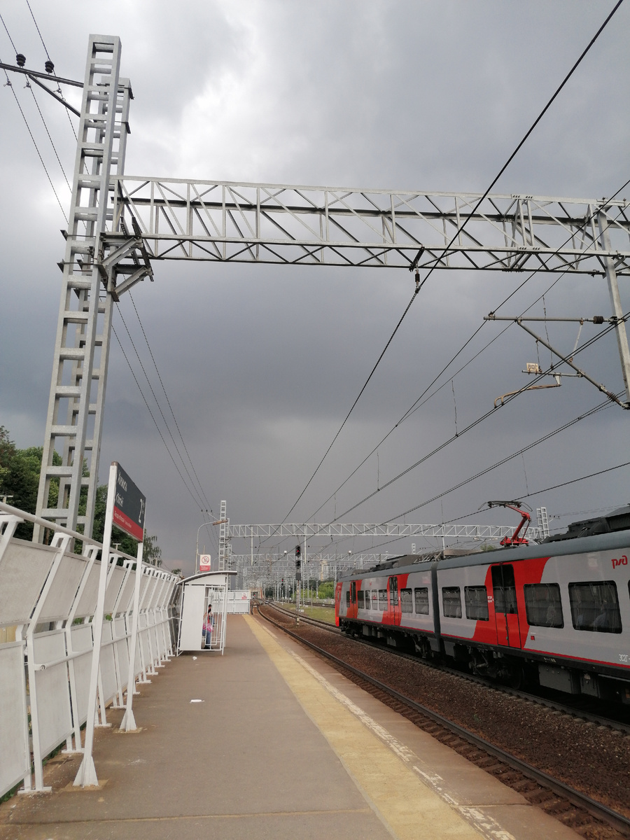 Эх, в г Химки там мало того МЦД3, а еще и Ласточки курсируют