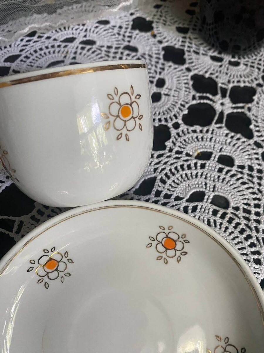 Вот она, моя "прелесть". Цветочки абсолютно одинаковые, но...