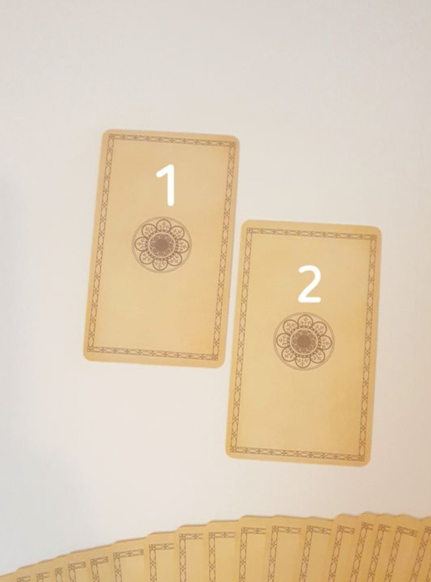 Выбирай одну карту из двух и читай расклад!