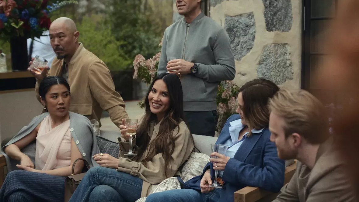    Кадр из сериала «Друзья и соседи», создатель Джон Троппер, Apple TV+