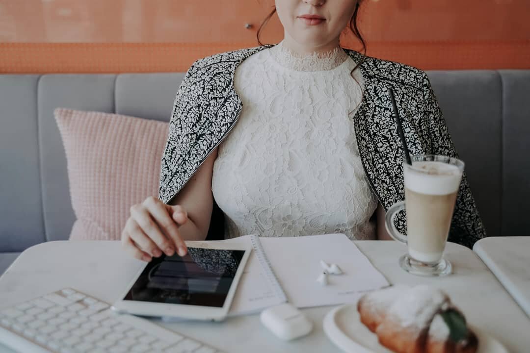 История женщины, которая в один момент потеряла здоровье, мужа и опору в жизни — но не сдалась. Как блог стал её спасением и точкой нового начала.