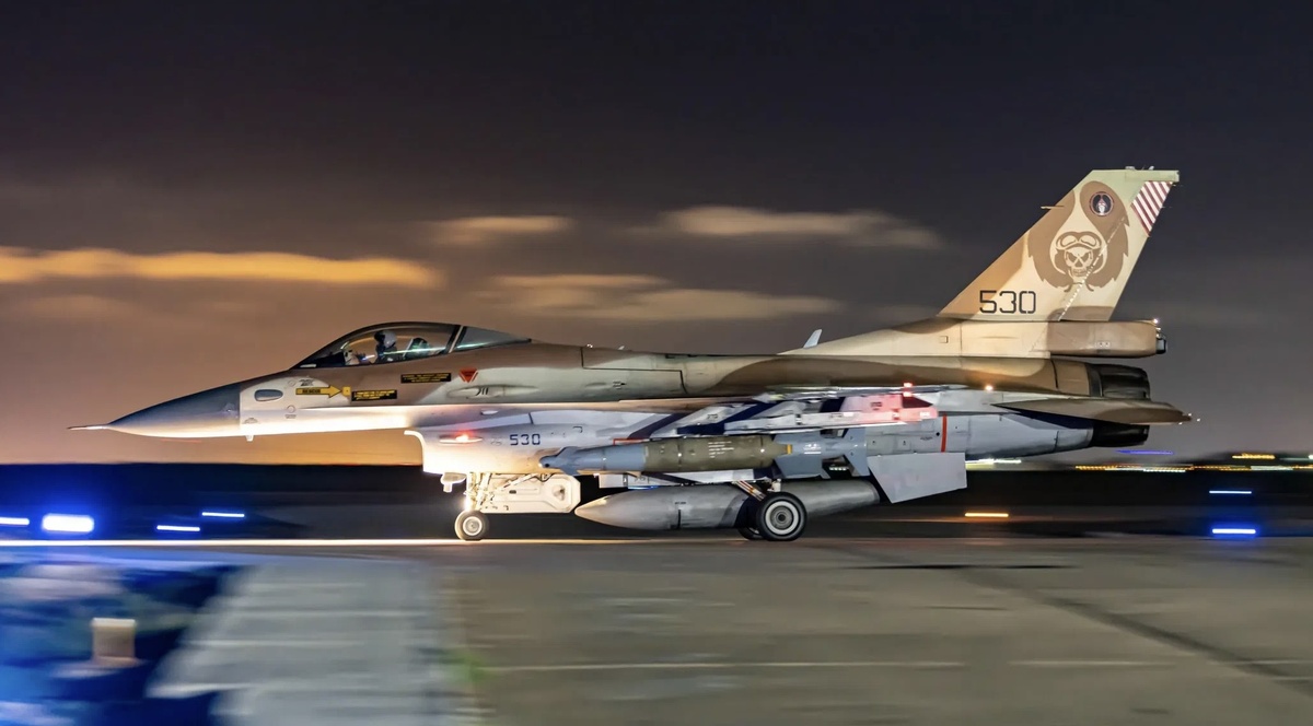 Бомба с ТВ наведением весом в одну тонну и дальностью 60 км, КВО один метр