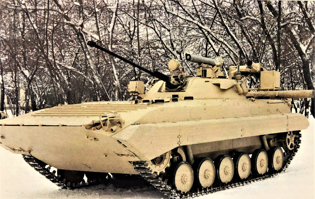 БМП-2 с боевым отделением 675-сб120-01. Прямоугольный ящик- звеньесборник АГ-17.