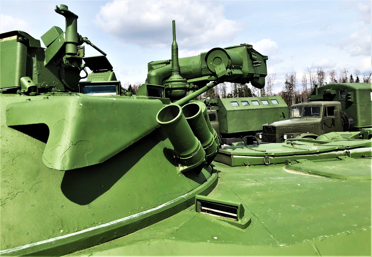 Установка гранатомета АГ-17 и дымовых гранатометов системы "Туча".