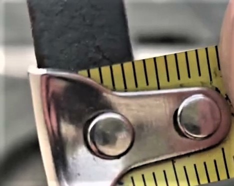 Корма корпуса ( на примере крышки лючка доступа к заправочной горловине топливного бака