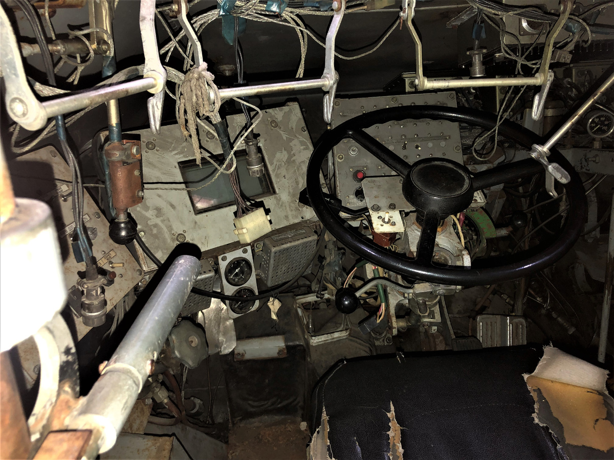 Рабочее место механика-водителя.