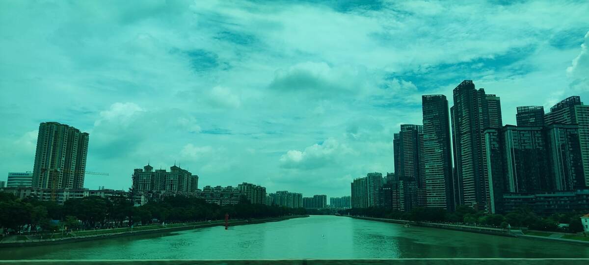 Река где-то в Гуанчжоу, Китай (все фото в статье авторские)