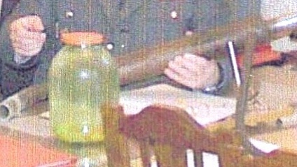 Самогон на лимонных корках, такой же как был у бабы Клавы...