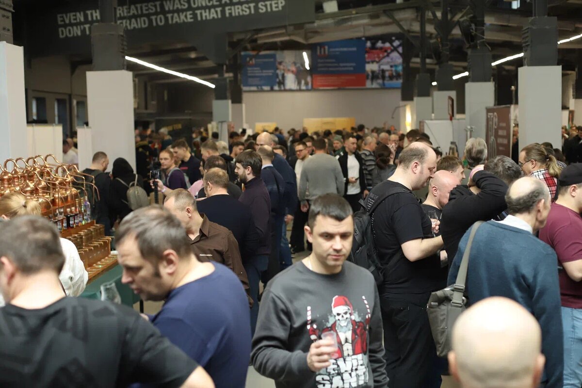 Посетители Форума винокуров «Знак качества» 2025. Источник: https://t.me/s/MarkQuality.