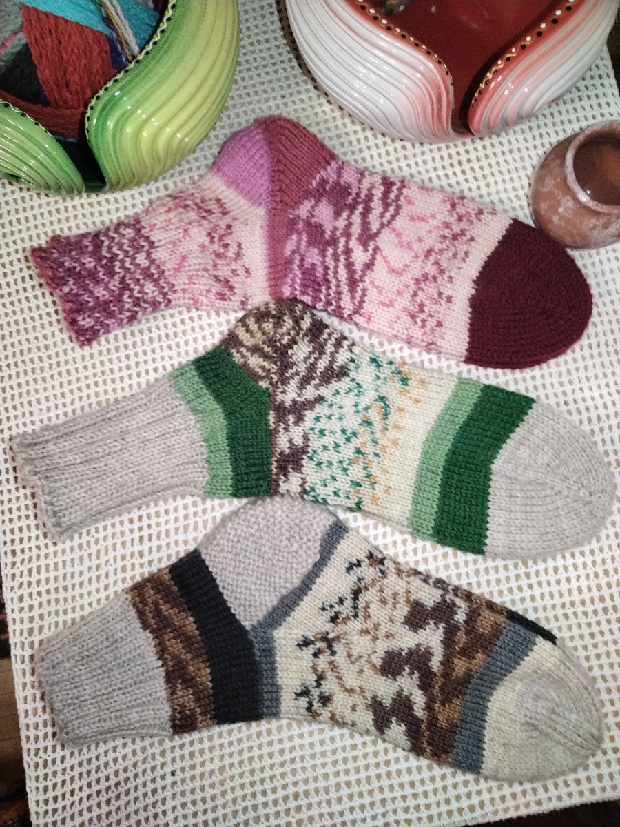 Готовые носочки, размеры от 38 до 40.