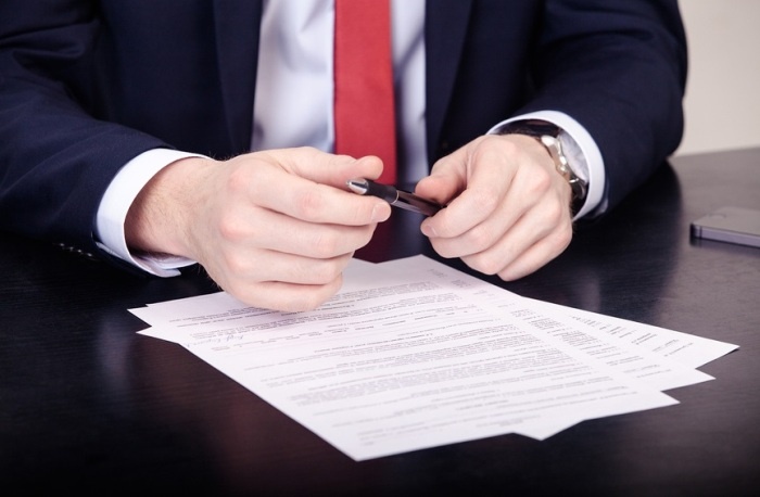 Что нужно предприятию: юрист или юридическая служба? Налоги и право (Лицензия фотобанка Lori)