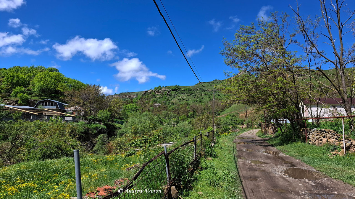 Начало ущелья - улица