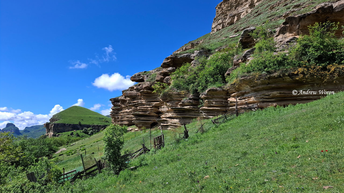 Ущелье сразу за скалами