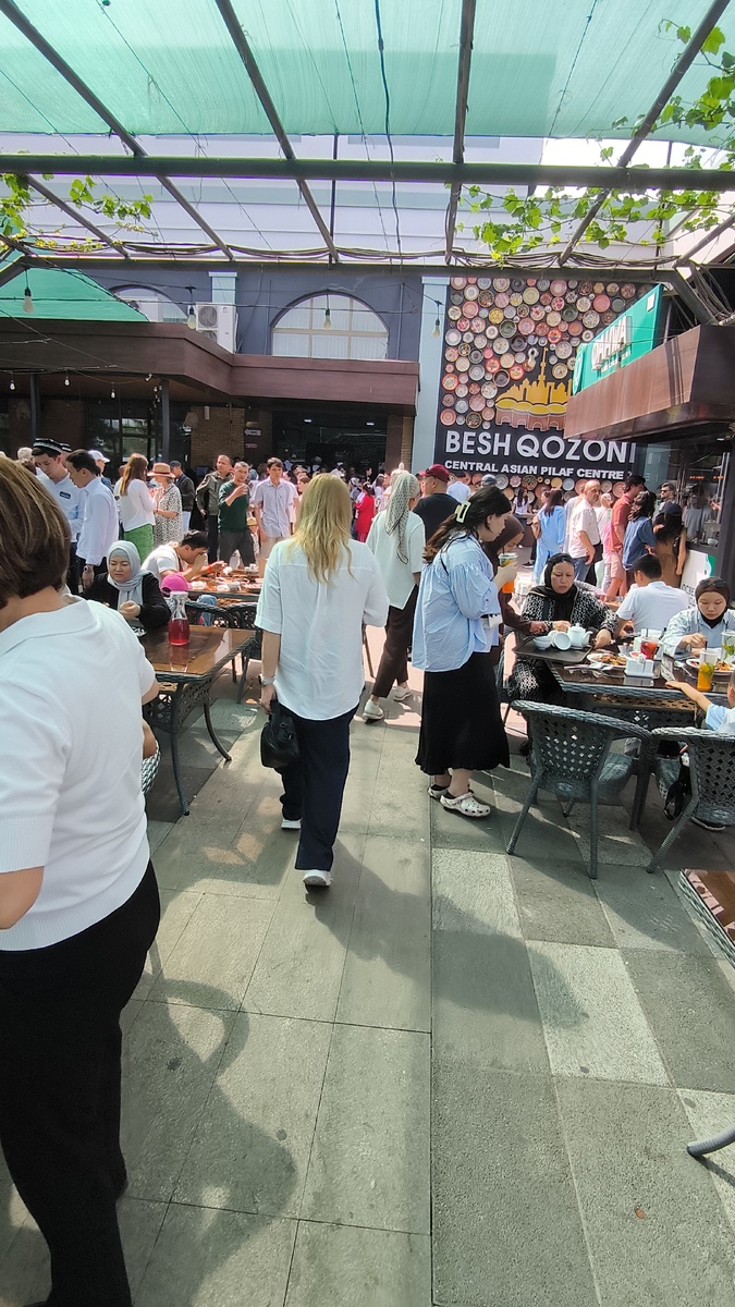 Людей очень мго