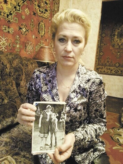 На фото из семейного архива маленькая Света-Пеппи с режиссером Маргаритой Макаэлян.
А в глазах взрослой Светланы столько грусти...