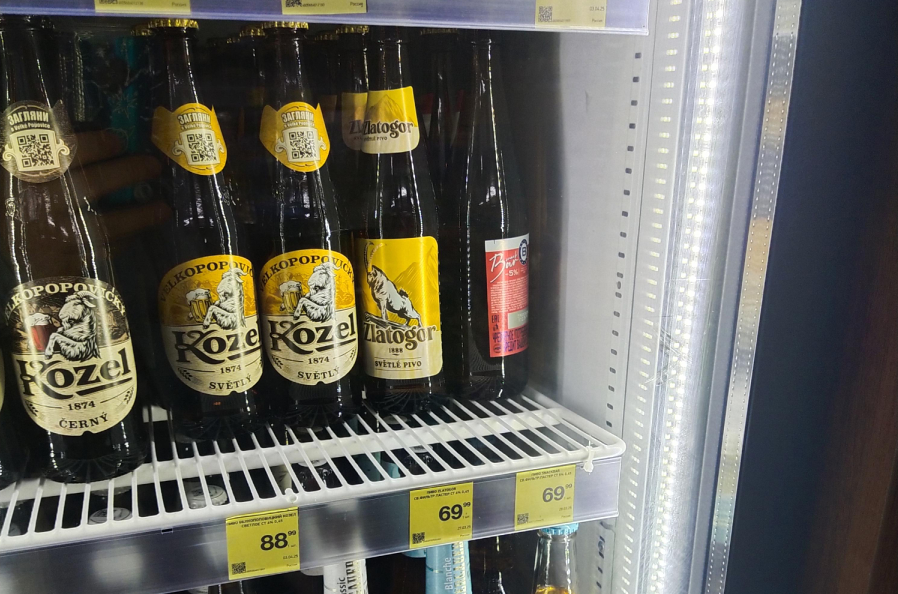 Златогора только кружкой пива обделили)))