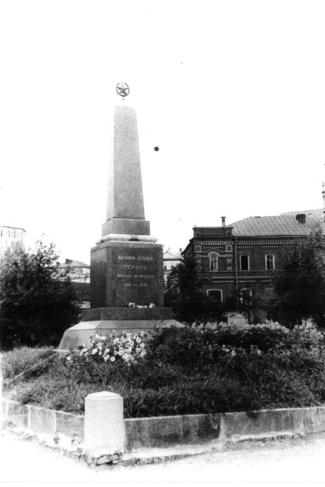 1960-е годы. Так памятник выглядел изначально