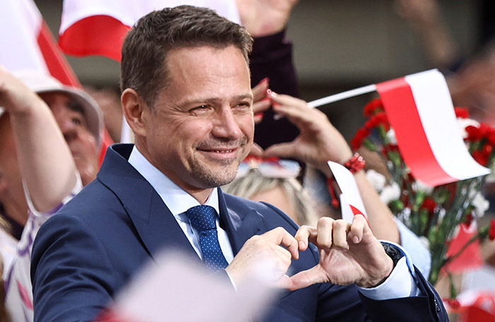    Кандидат на пост президента Польши мэр Варшавы Рафал Тшасковский.REUTERS/Lukasz Glowala