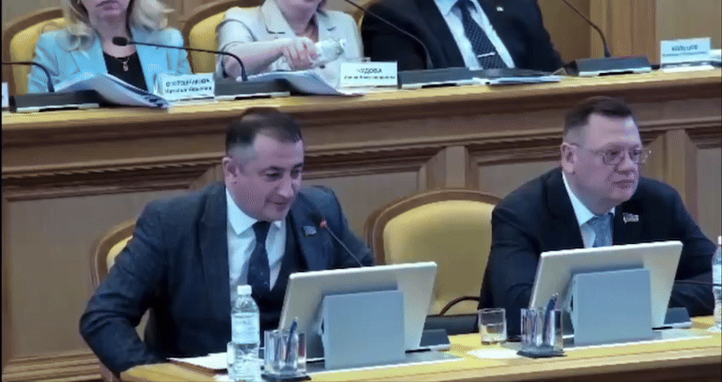    Депутат Думы ХМАО Таги-заде Халид Боюкага оглы на заседании парламента заявил, что Ханты-Мансийский автономный округ можно рассматривать как "историческую родину узбеков". GIF: видео с ТГ-канала iotrakovskiy