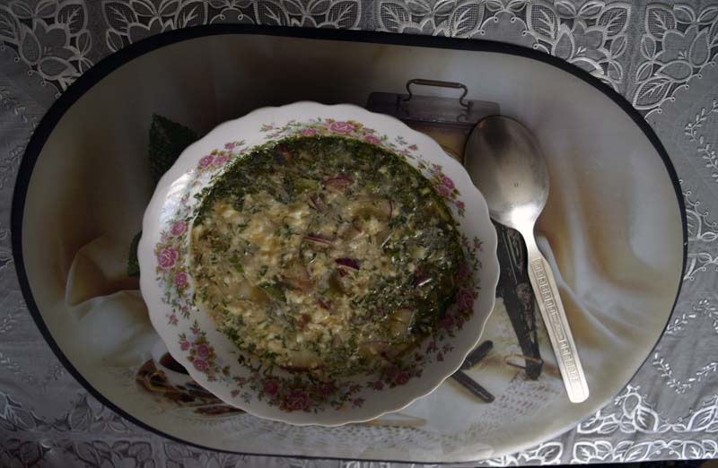 Русское национальное блюдо "Окрошка", одним из важнейших инградиентов которого является Огурец