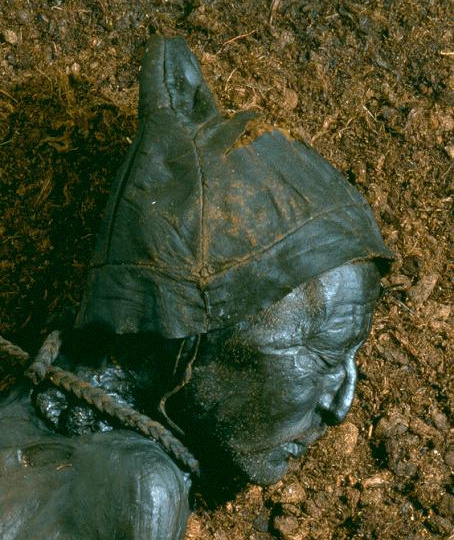 То, что обнаружили братья Хёйгард в болото повергло их в ужас, а для учёных стало сенсацией. Как был найден "человек из Толлунда"