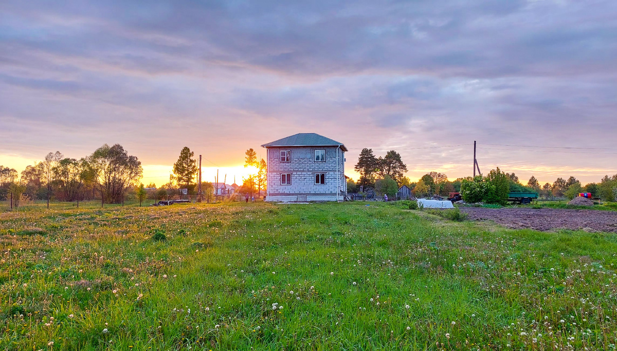 Наш дом счастья. Такой маленький, среди вселенной. 
