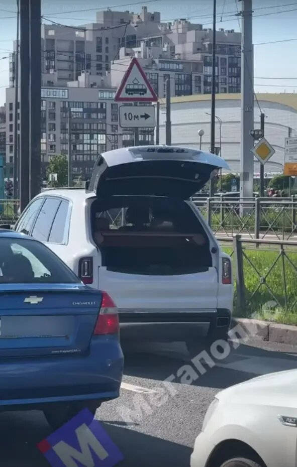    Фото: стоп-кадр видео из группы «ДТП и ЧП | Санкт-Петербург» в соцсети «ВКонтакте»